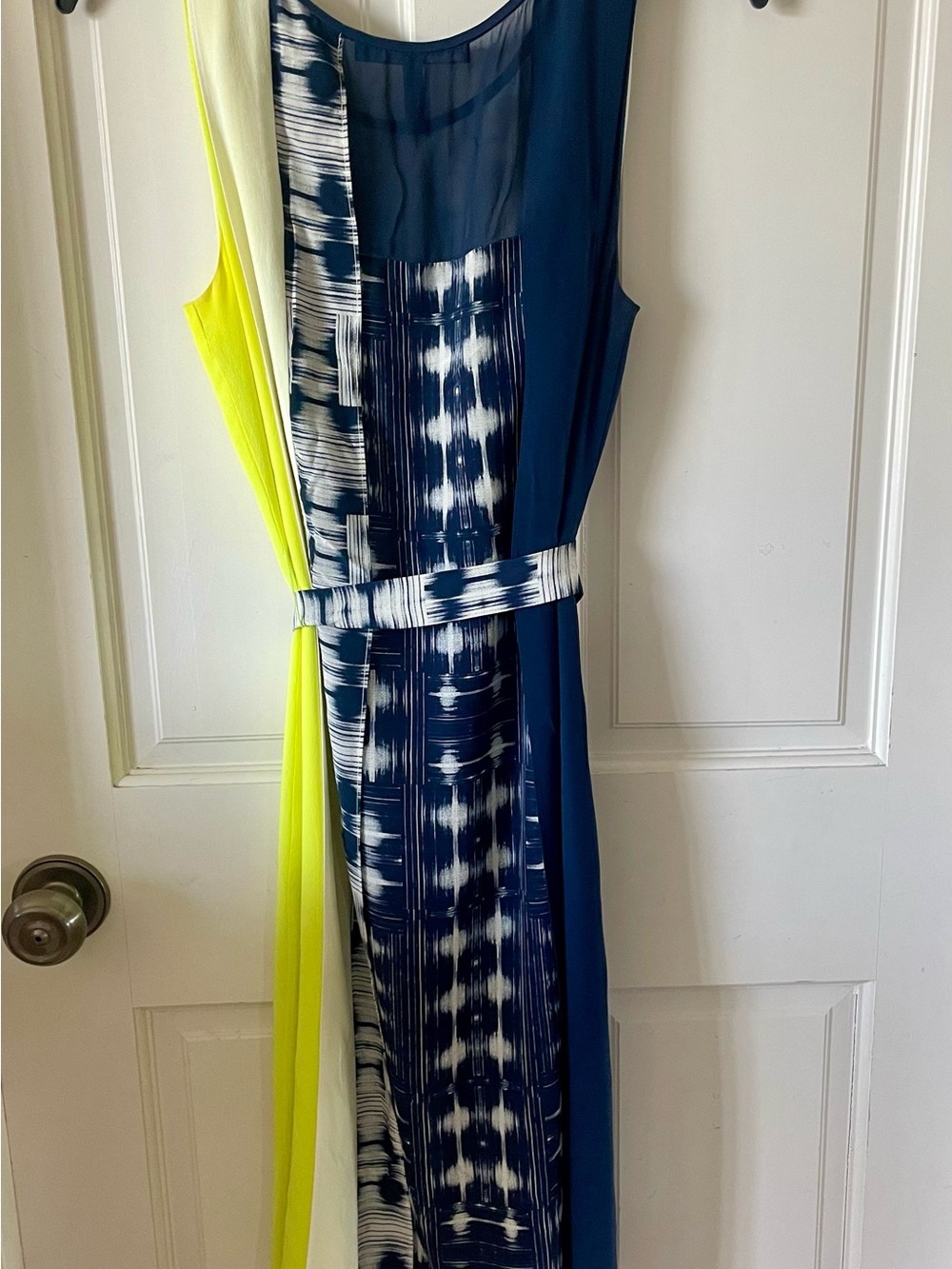 BCBGMaxAzria Navy, White & Neon Yellow SILK Sleeveless Midi Dress - Picture 2 of 8